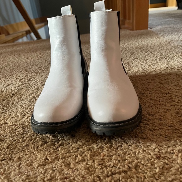 Boutique by Corkys To Be Honest booties size 10 - Picture 5 of 9